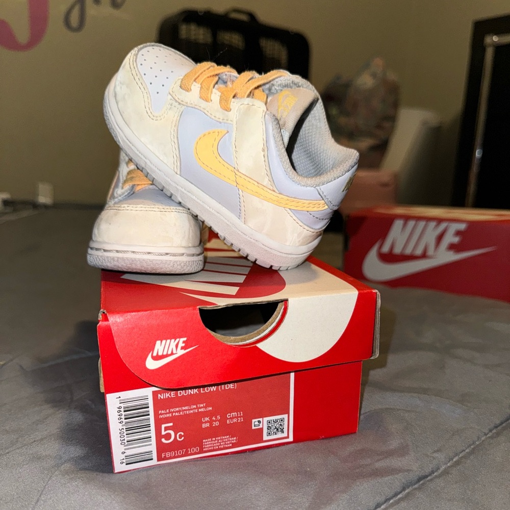 $30 dollars Nike dunk winter boot size 5C